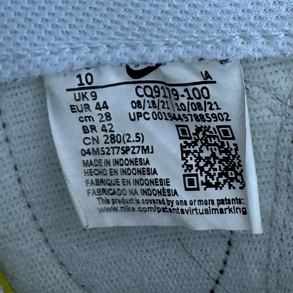 Nike Men's White and Black Sneakers